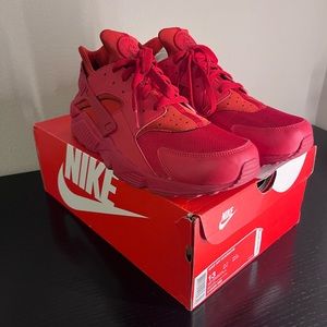 Nike Air Huarache
Triple Red
10/10